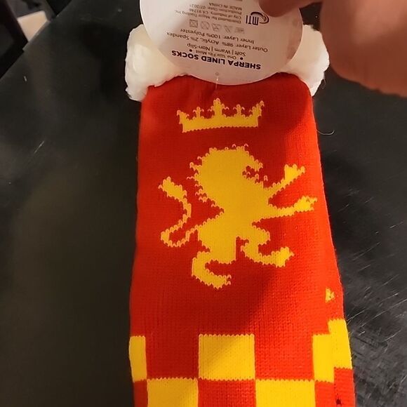 Harry Potter socks NWT GRYFINDOR - Picture 2 of 4
